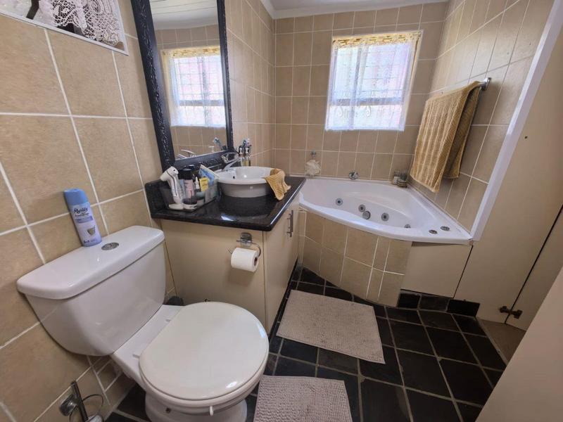 5 Bedroom Property for Sale in Fraaiuitsig Western Cape
